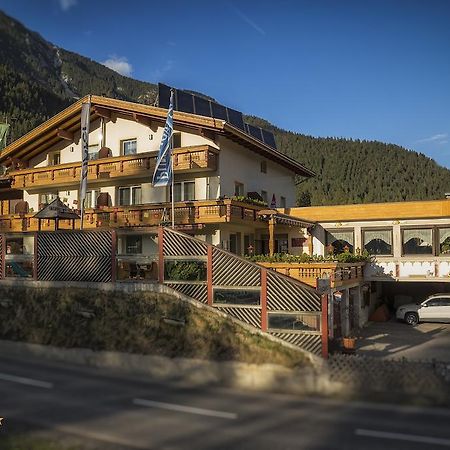 Ferienhotel Dobler ヴァイセンバッハ・アム・レッヒ エクステリア 写真