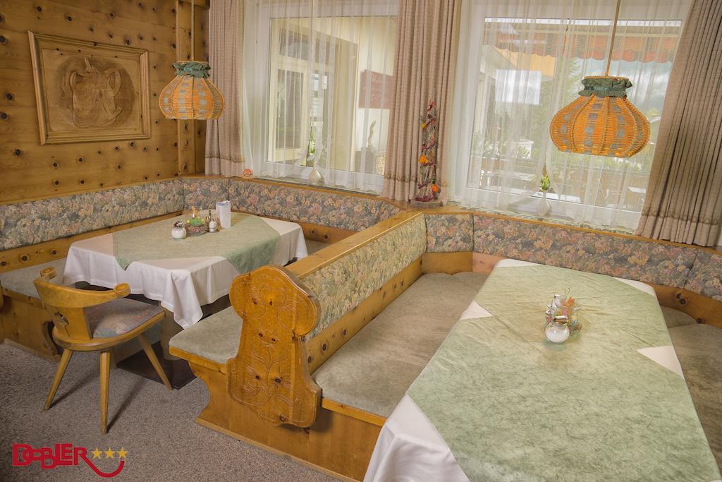 Ferienhotel Dobler ヴァイセンバッハ・アム・レッヒ エクステリア 写真