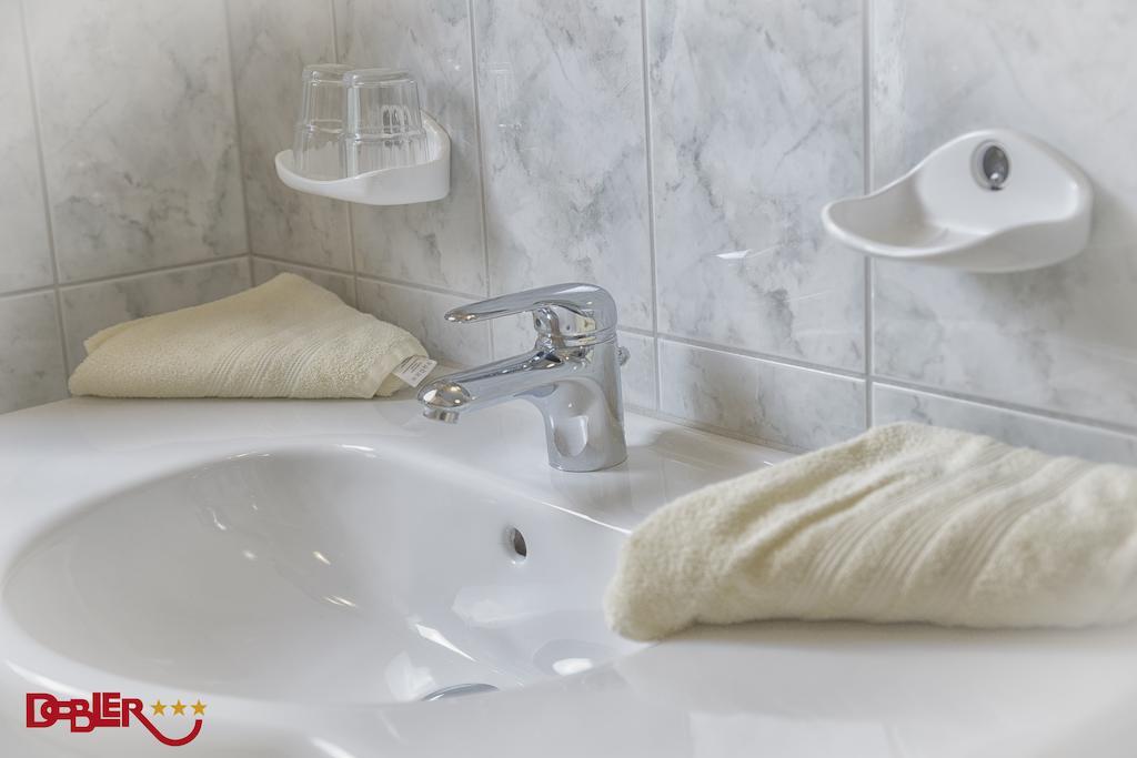 Ferienhotel Dobler ヴァイセンバッハ・アム・レッヒ 部屋 写真
