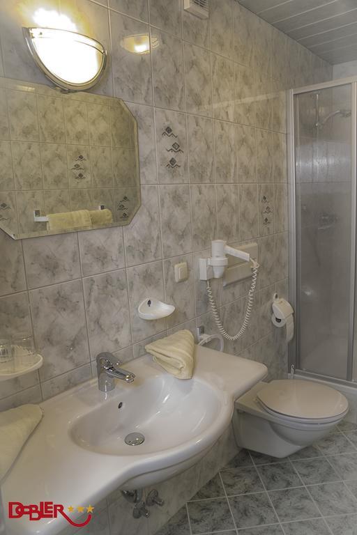 Ferienhotel Dobler ヴァイセンバッハ・アム・レッヒ 部屋 写真