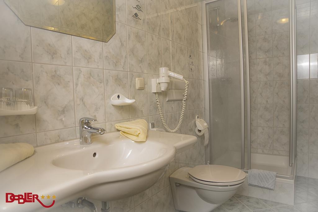 Ferienhotel Dobler ヴァイセンバッハ・アム・レッヒ 部屋 写真